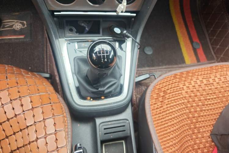 Used Volkswagen Lavida 2013 Restyled Classic 1.6L Manual Comfort Edition Gear Lever