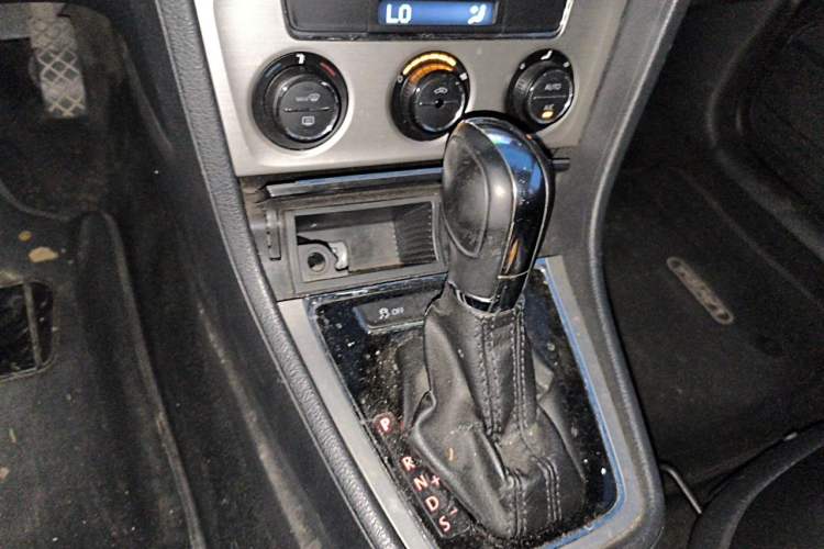 Used Volkswagen Lavida 2013 1.6L Automatic Luxury Edition Gear Lever