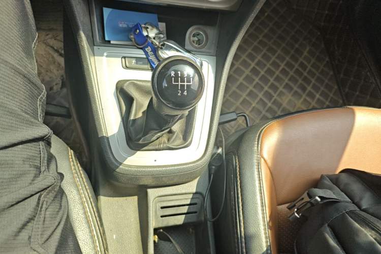 Used Volkswagen Lavida 2013 Revised Classic 1.6L Manual Fashion Edition Gear Lever
