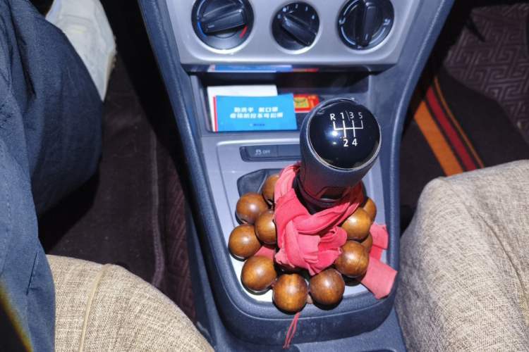 Used Volkswagen Lavida 2013 Revised Classic 1.6L Manual Fashion Edition Gear Lever