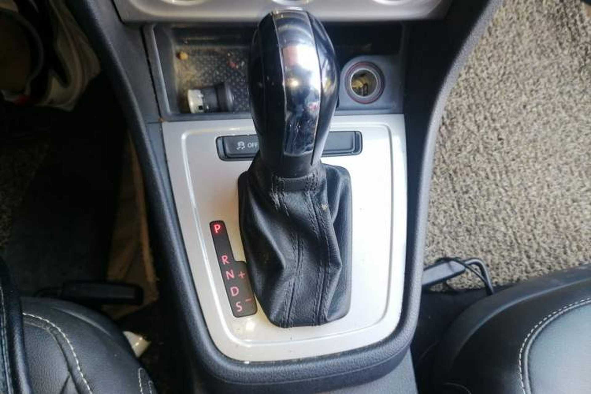 Used Volkswagen Lavida 2013 Revised Classic 1.6L Automatic Fashion Edition Gear Lever