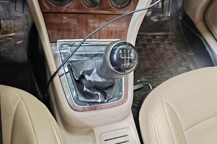Used Volkswagen Lavida 2013 1.6L Manual Comfort Edition Gear Lever