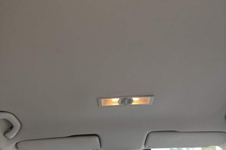 Used Volkswagen Lavida 2013 Revised Classic 1.6L Automatic Fashion Edition Headliner