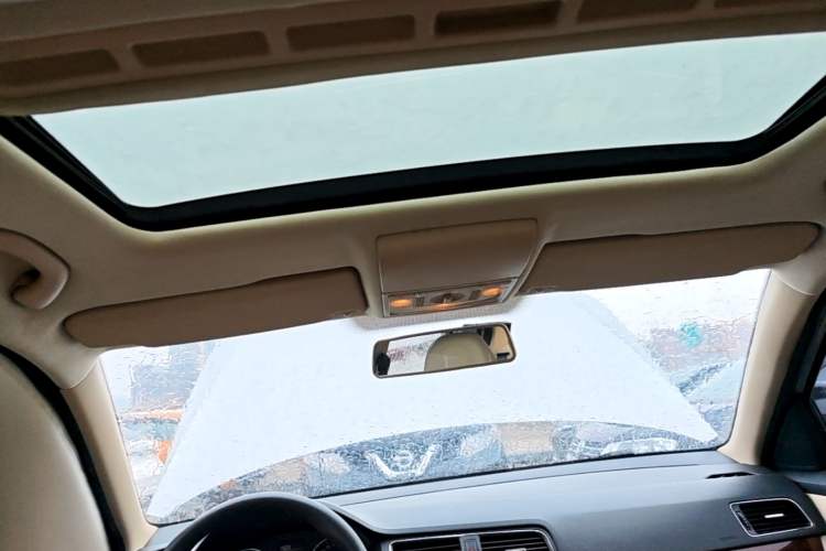 Used Volkswagen Lavida 2013 Restyled Classic 1.6L Manual Comfort Edition Headliner