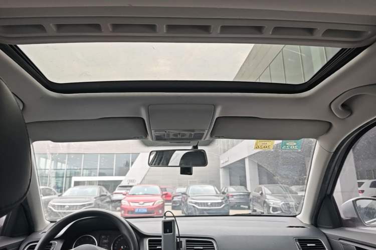 Used Volkswagen Lavida 2013 1.6L Automatic Comfort Edition Headliner
