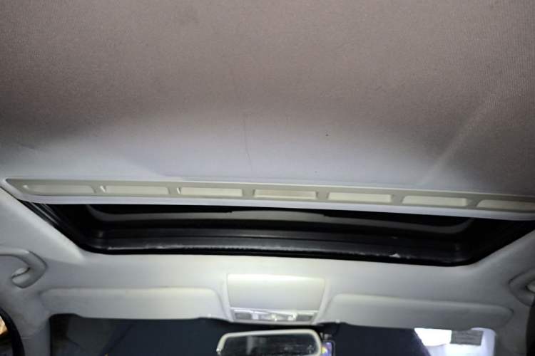 Used Volkswagen Lavida 2013 1.6L Automatic Luxury Edition Headliner