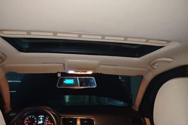 Used Volkswagen Lavida 2013 1.6L Automatic Comfort Edition Headliner