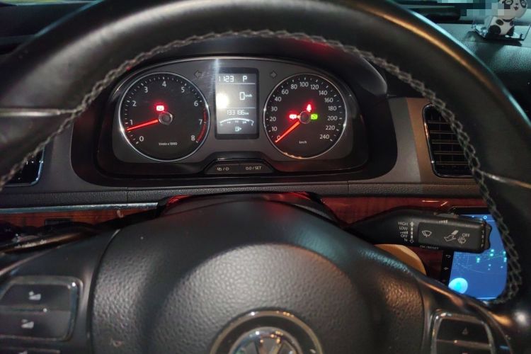 Used Volkswagen Lavida 2013 Revised Version 1.6L Automatic Luxury Edition Instrument Cluster