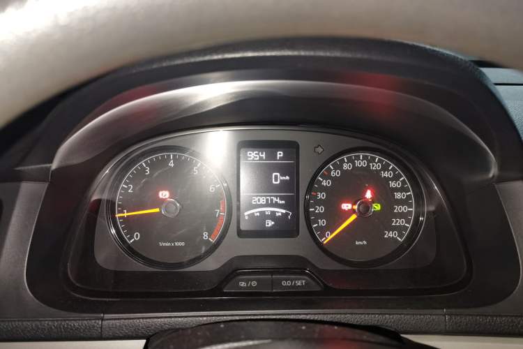 Used Volkswagen Lavida 2013 Revised Classic 1.6L Automatic Fashion Edition Instrument Cluster