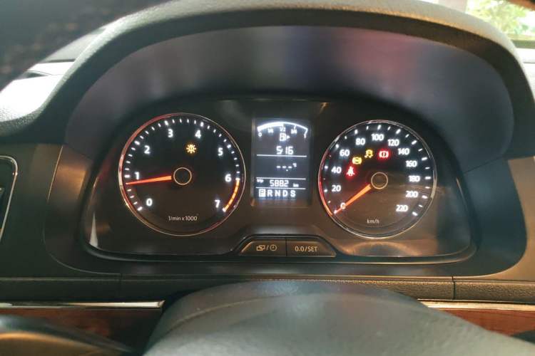 Used Volkswagen Lavida 2013 1.6L Automatic Luxury Edition Instrument Cluster