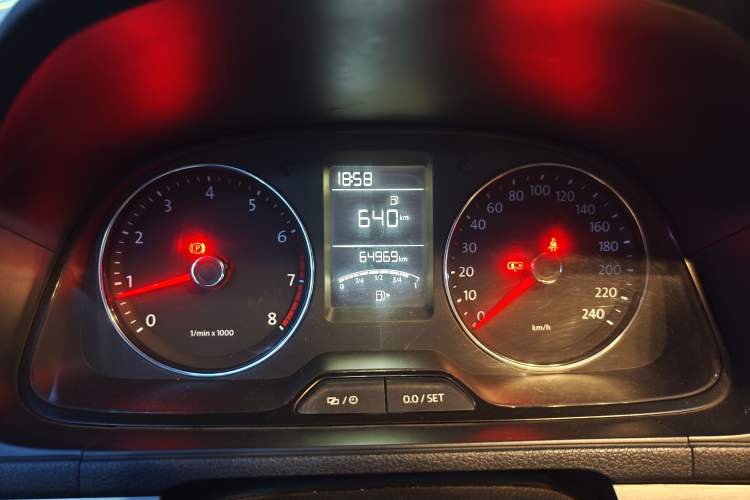 Used Volkswagen Lavida 2013 1.6L Manual Comfort Edition Instrument Cluster
