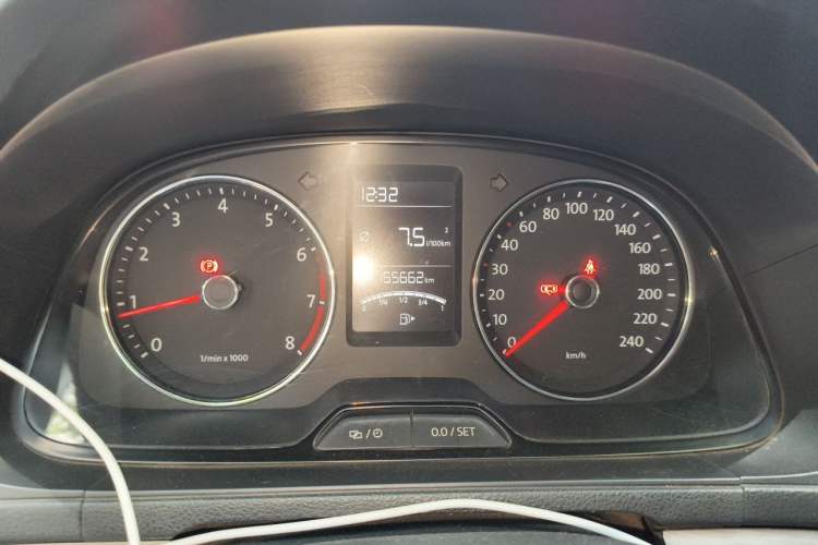 Used Volkswagen Lavida 2013 Revised Version 1.4 TSI Manual Comfort Edition Instrument Cluster