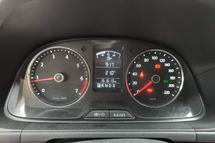 Used Volkswagen Lavida 2013 1.6L Automatic Luxury Edition Instrument Cluster