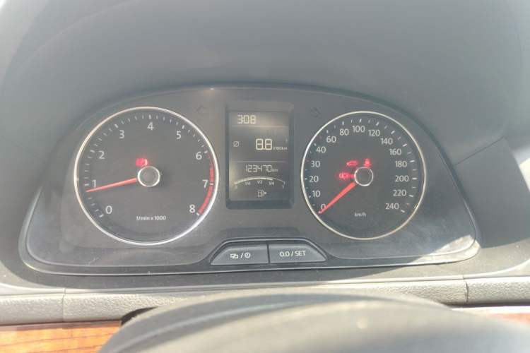 Used Volkswagen Lavida 2013 1.4TSI Manual Comfort Edition Instrument Cluster