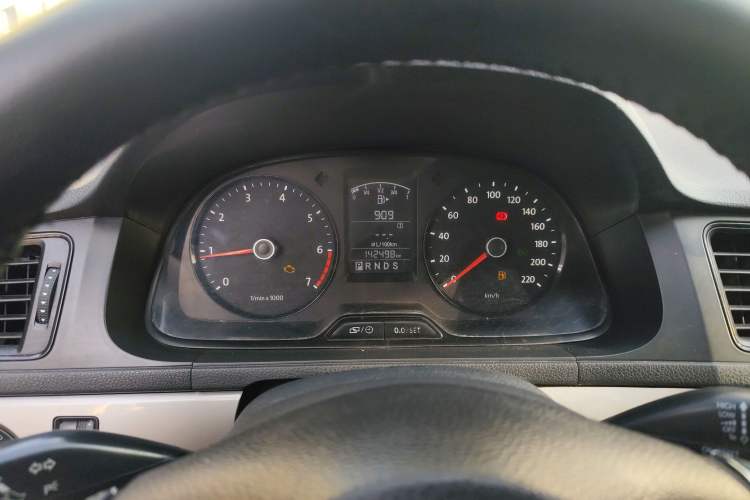 Used Volkswagen Lavida 2013 1.6L Automatic Fashion Edition Instrument Cluster