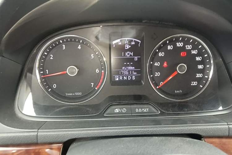 Used Volkswagen Lavida 2013 1.6L Automatic Comfort Edition Instrument Cluster