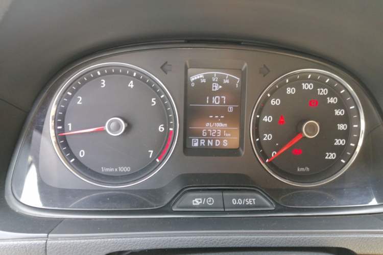 Used Volkswagen Lavida 2013 1.6L Automatic Comfort Edition Instrument Cluster