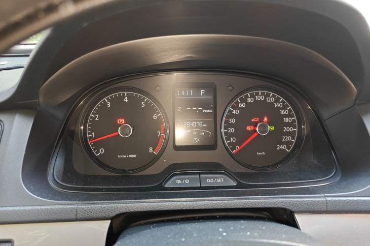 Used Volkswagen Lavida 2013 Revised Classic 1.6L Automatic Fashion Edition Instrument Cluster