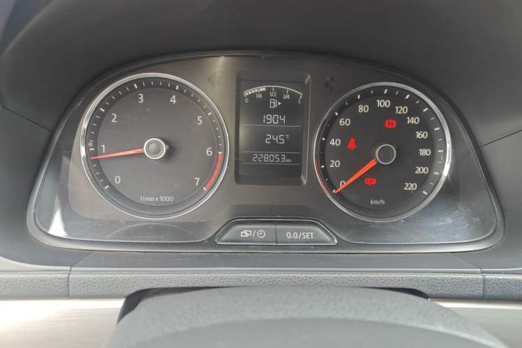 Used Volkswagen Lavida 2013 1.6L Manual Comfort Edition Instrument Cluster