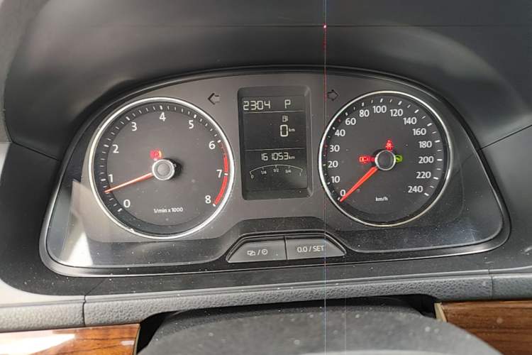 Used Volkswagen Lavida 2013 Revised Version 1.6L Automatic Luxury Edition Instrument Cluster
