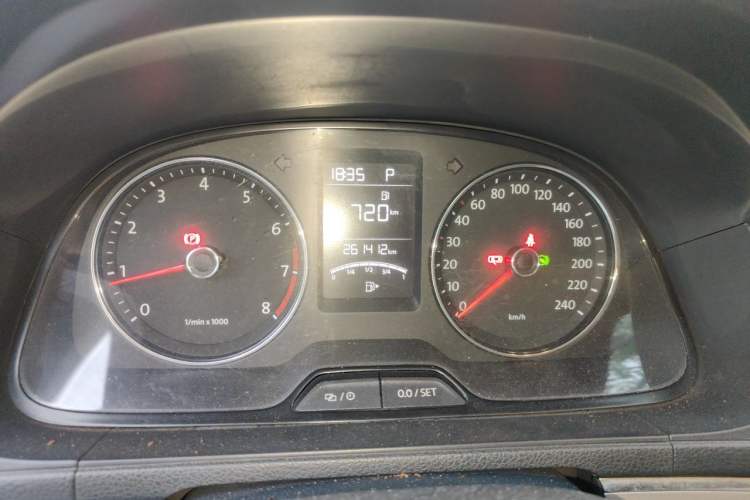 Used Volkswagen Lavida 2013 Revised Version 1.6L Automatic Luxury Edition Instrument Cluster