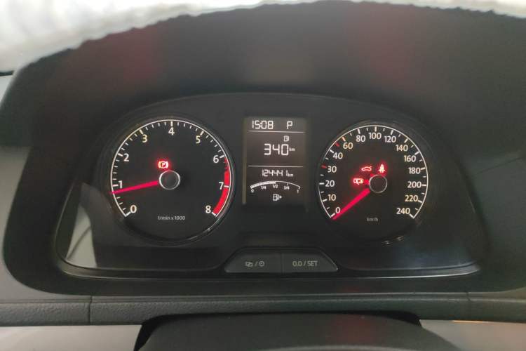 Used Volkswagen Lavida 2013 Revised Classic 1.6L Automatic Fashion Edition Instrument Cluster