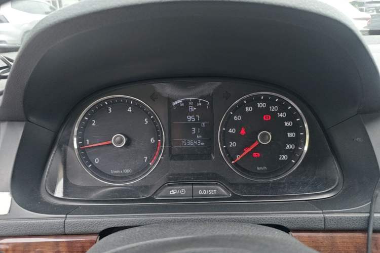 Used Volkswagen Lavida 2013 1.6L Manual Comfort Edition Instrument Cluster