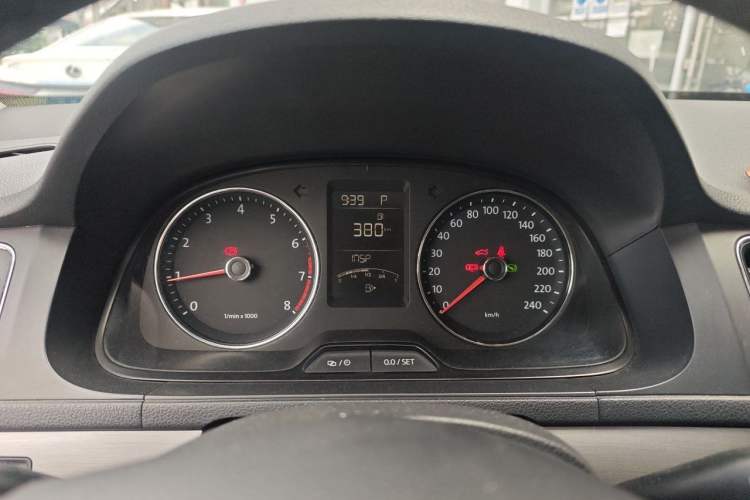 Used Volkswagen Lavida 2013 Restyled Classic 1.6L Automatic Comfort Edition Instrument Cluster