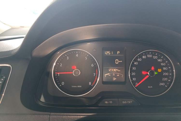 Used Volkswagen Lavida 2013 Restyled Classic 1.6L Automatic Comfort Edition Instrument Cluster