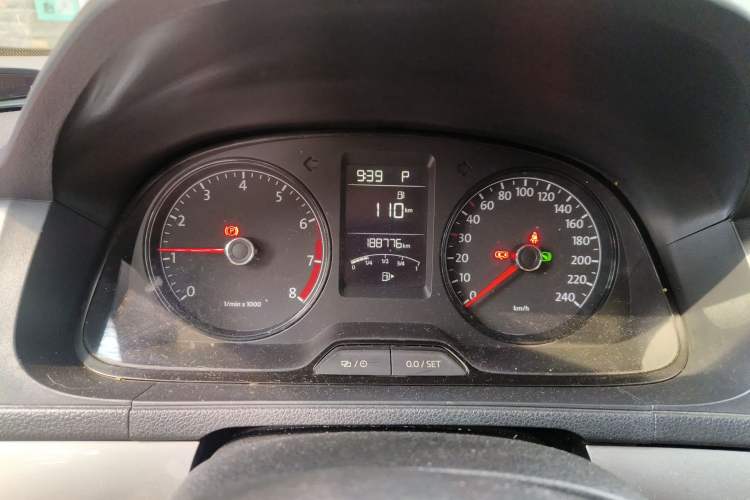 Used Volkswagen Lavida 2013 Revised Classic 1.6L Automatic Fashion Edition Instrument Cluster