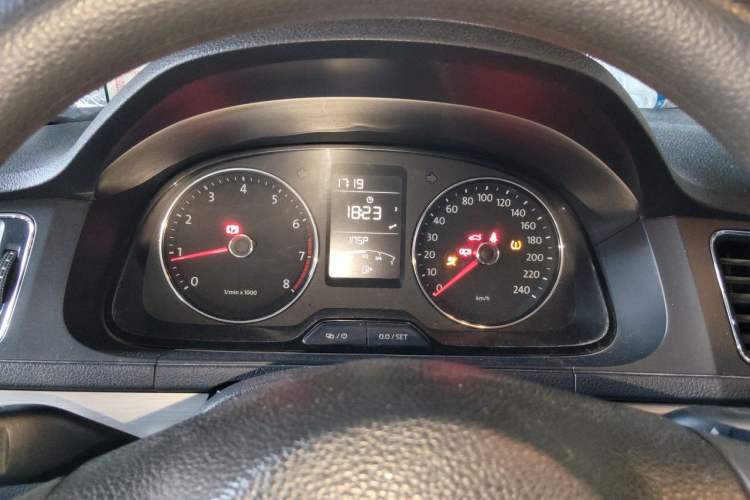 Used Volkswagen Lavida 2013 Restyled Classic 1.6L Manual Comfort Edition Instrument Cluster