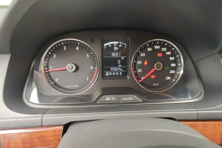 Used Volkswagen Lavida 2013 1.6L Automatic Comfort Edition Instrument Cluster
