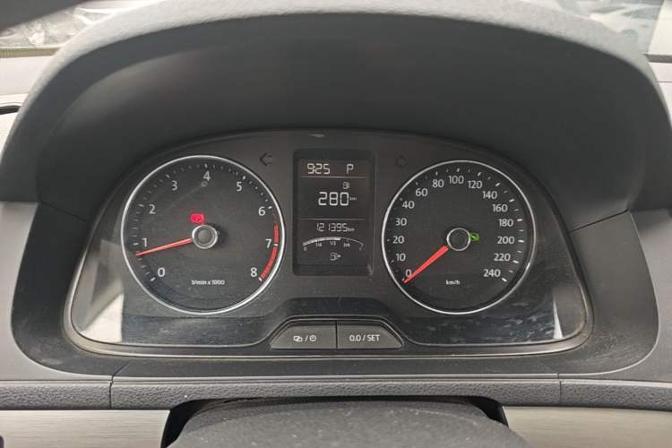 Used Volkswagen Lavida 2013 1.6L Automatic Comfort Edition Instrument Cluster