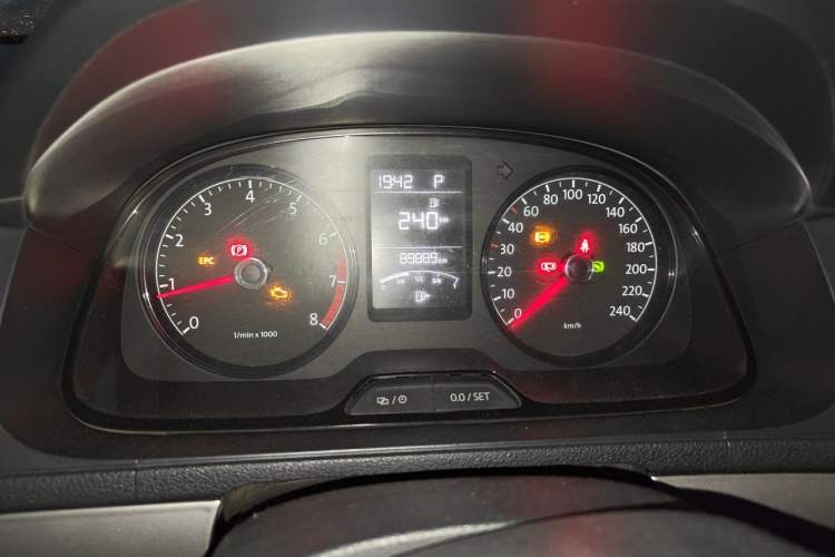 Used Volkswagen Lavida 2013 Revised Classic 1.6L Automatic Fashion Edition Instrument Cluster