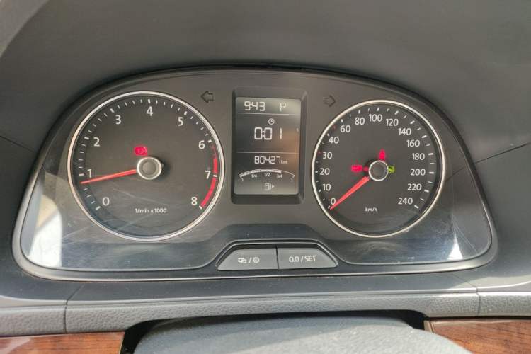 Used Volkswagen Lavida 2013 Revised Classic 1.6L Automatic Fashion Edition Instrument Cluster