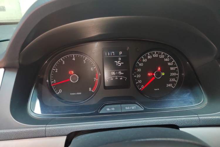 Used Volkswagen Lavida 2013 Revised Classic 1.6L Automatic Fashion Edition Instrument Cluster