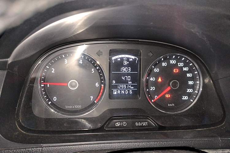 Used Volkswagen Lavida 2013 1.6L Automatic Luxury Edition Instrument Cluster