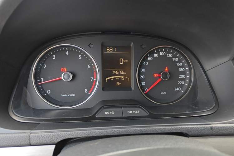 Used Volkswagen Lavida 2013 Revised Version 1.4 TSI Manual Comfort Edition Instrument Cluster
