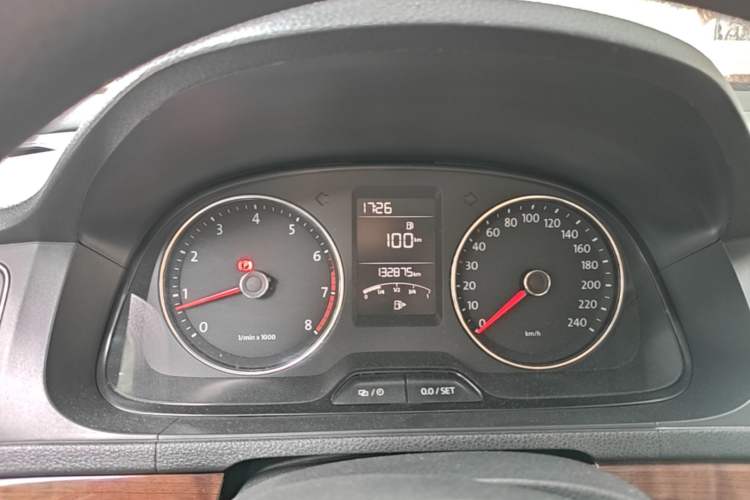 Used Volkswagen Lavida 2013 1.6L Manual Comfort Edition Instrument Cluster