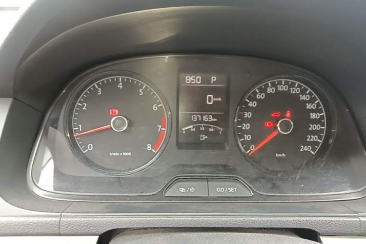 Used Volkswagen Lavida 2013 Revised Classic 1.6L Automatic Fashion Edition Instrument Cluster