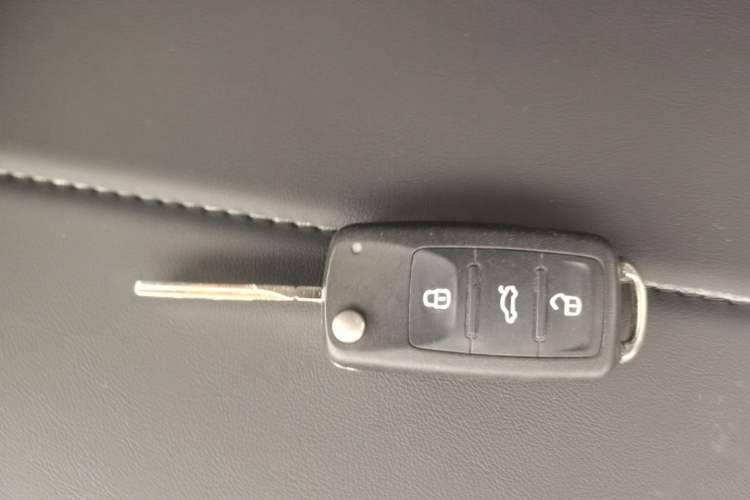 Used Volkswagen Lavida 2013 Revised Classic 1.6L Automatic Fashion Edition Interior 1