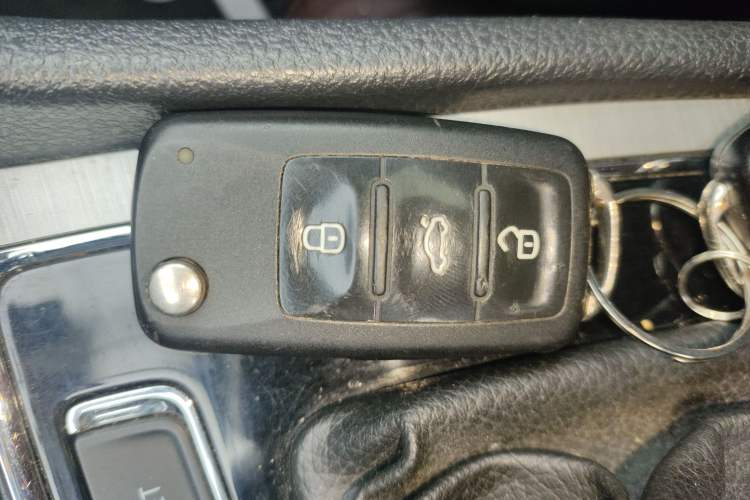 Used Volkswagen Lavida 2013 Restyled Classic 1.6L Automatic Comfort Edition Interior 1