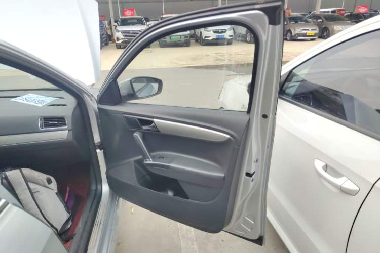 Used Volkswagen Lavida 2013 Restyled Classic 1.6L Automatic Comfort Edition Interior 2