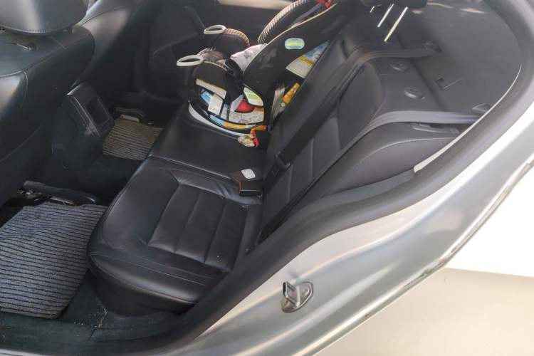 Used Volkswagen Lavida 2013 Restyled Classic 1.6L Automatic Comfort Edition Interior 4