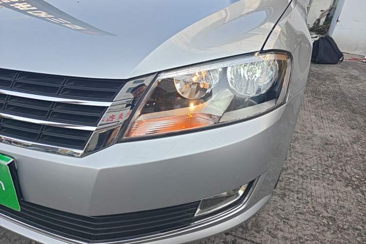 Used Volkswagen Lavida 2013 Revised Classic 1.6L Automatic Fashion Edition Left Front Headlight