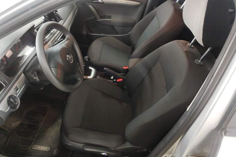 Used Volkswagen Lavida 2013 Revised Classic 1.6L Manual Fashion Edition Left Front Seat