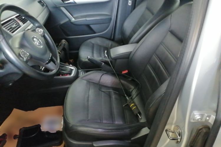 Used Volkswagen Lavida 2013 Revised Version 1.6L Automatic Luxury Edition Left Front Seat