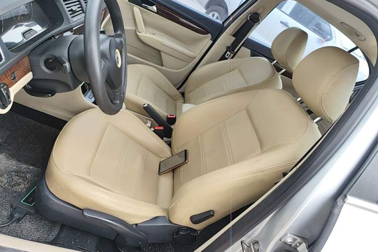 Used Volkswagen Lavida 2013 Revised Version 1.6L Automatic Luxury Edition Left Front Seat
