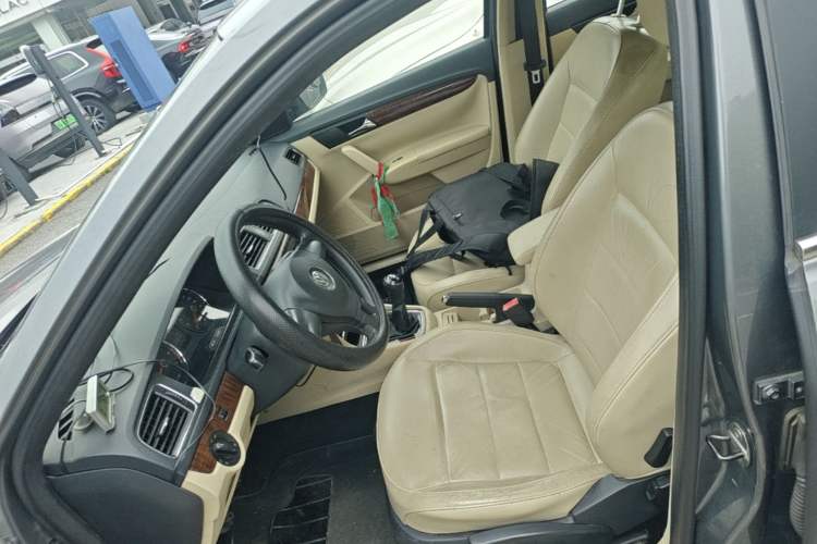 Used Volkswagen Lavida 2013 1.6L Manual Comfort Edition Left Front Seat