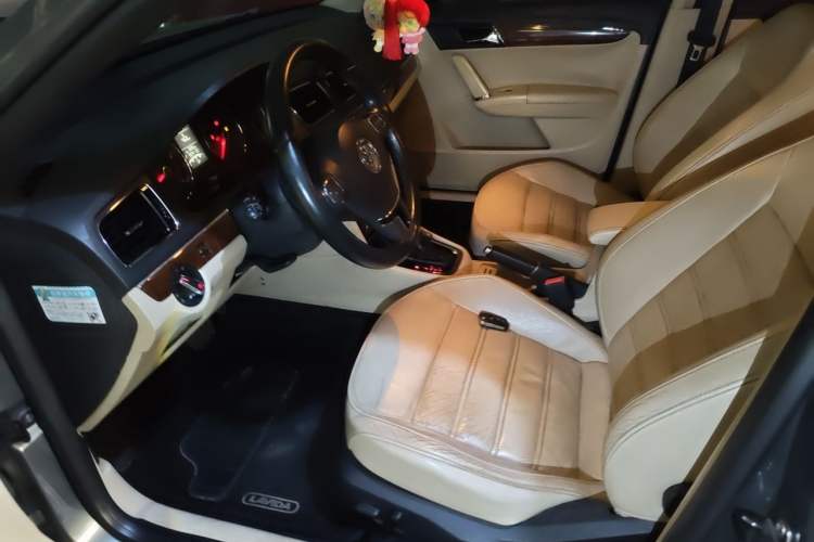 Used Volkswagen Lavida 2013 1.4TSI DSG Luxury Edition Left Front Seat
